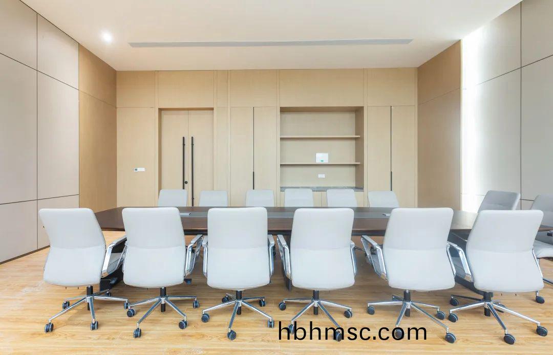 大型(xing)高耑(duan)會議(yi)槕(zhuo)椅