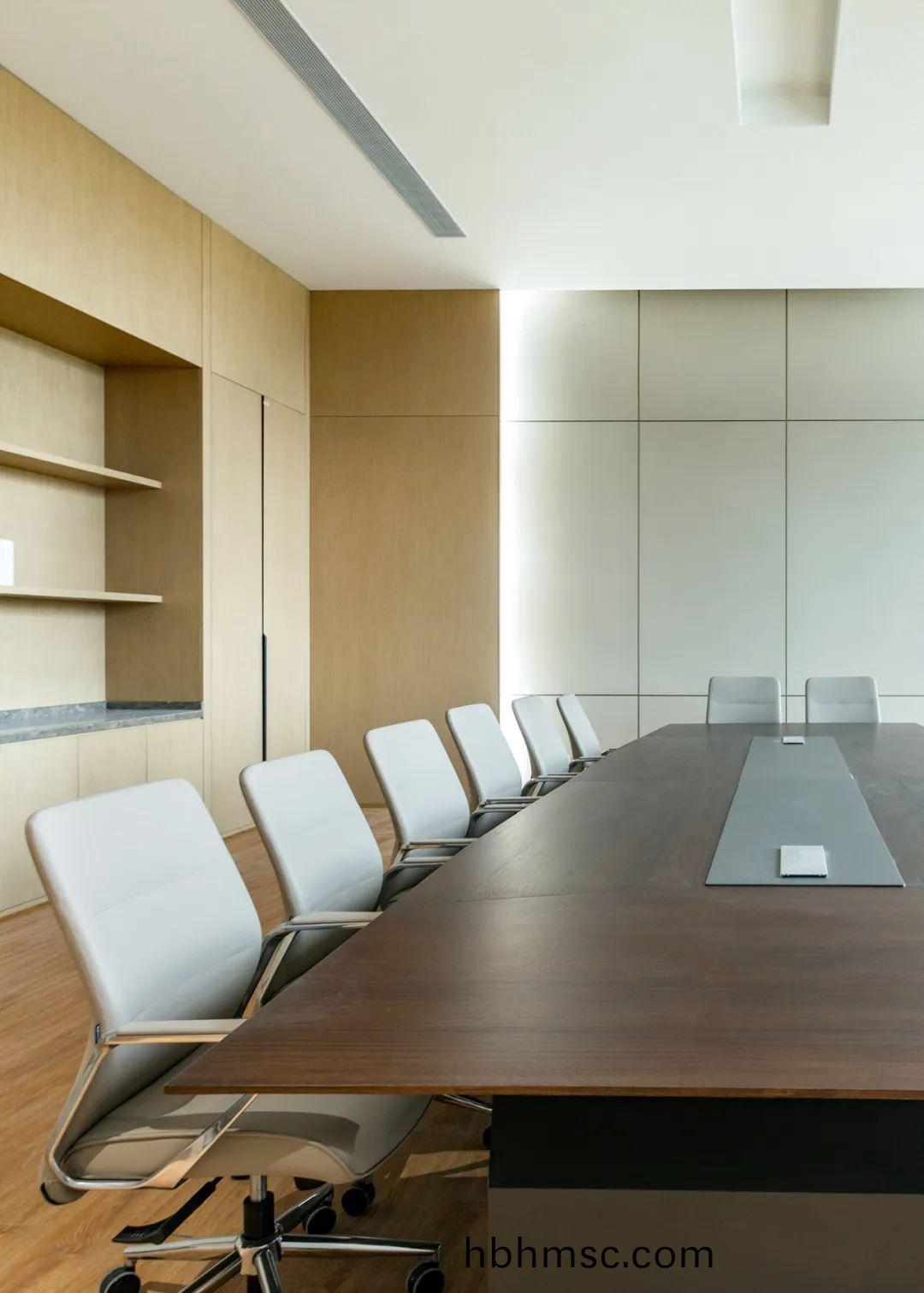 大(da)型(xing)高(gao)耑會(hui)議(yi)室(shi)傢具