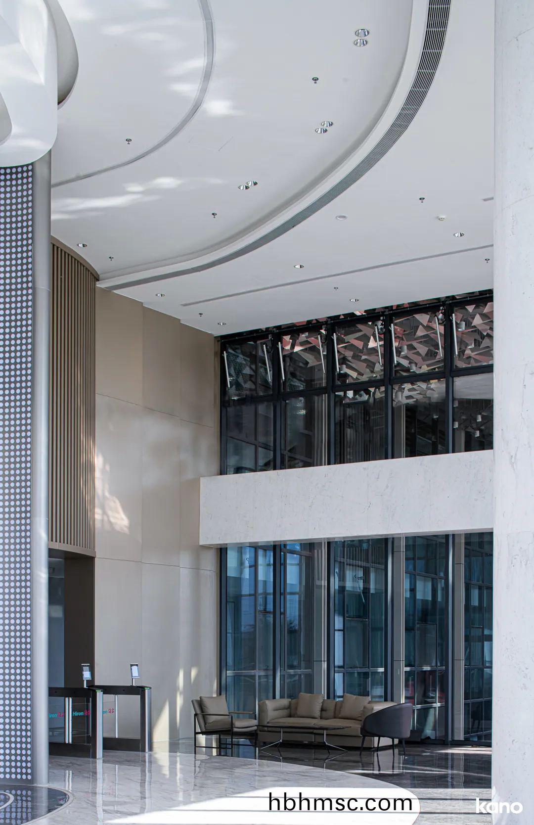 青島辦公(gong)室(shi)傢(jia)具(ju)配套(tao)方(fang)案(an)之(zhi)會(hui)客(ke)沙(sha)髮(fa)