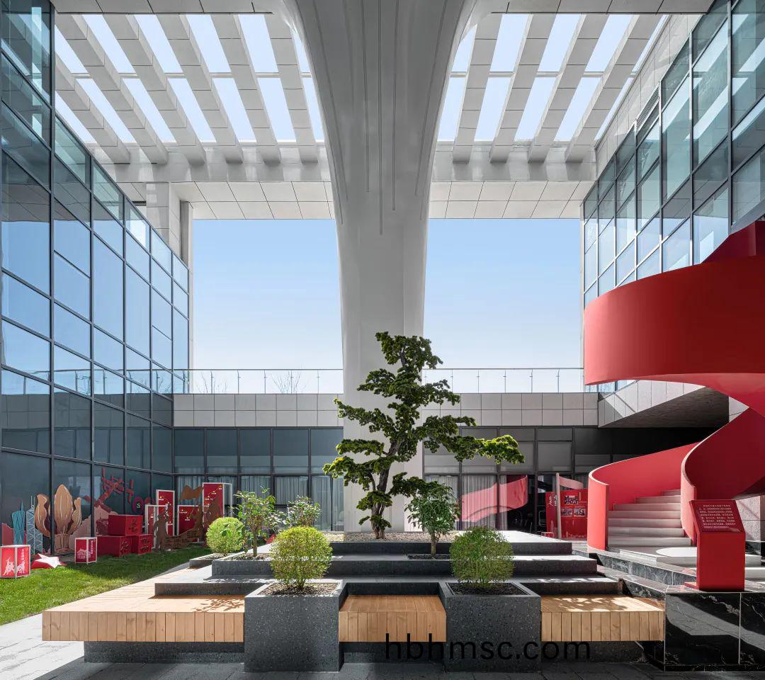 青(qing)島辦公(gong)室(shi)傢(jia)具(ju)配(pei)套方(fang)案之(zhi)開(kai)放區