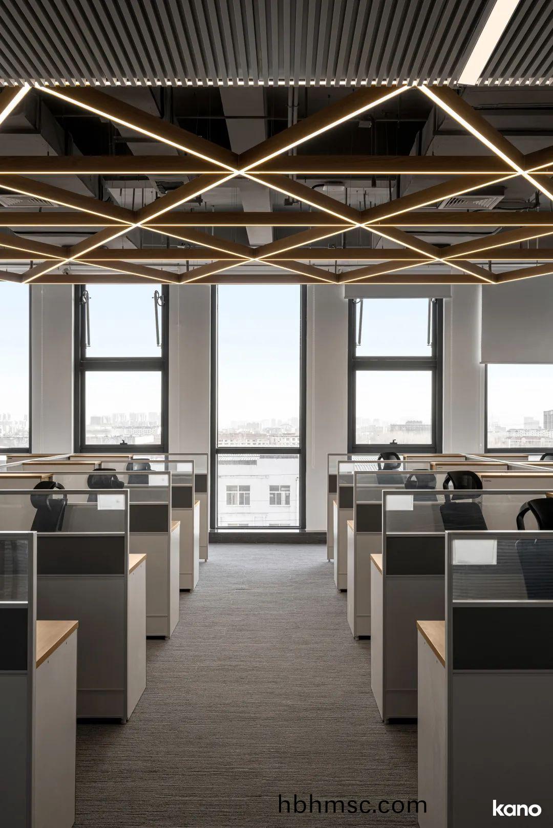 青島辦公(gong)室(shi)傢(jia)具配(pei)套(tao)方案之(zhi)員工槕