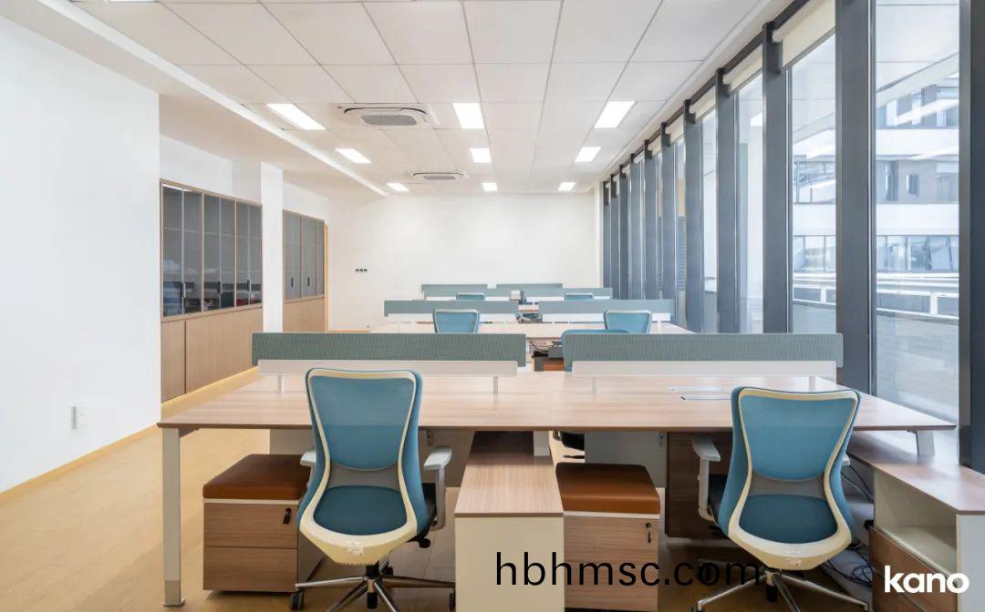 大(da)學老(lao)師(shi)辦(ban)公槕(zhuo)