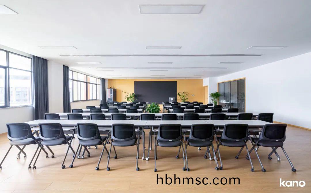 大(da)學傢(jia)具之培訓室(shi)槕(zhuo)椅(yi)