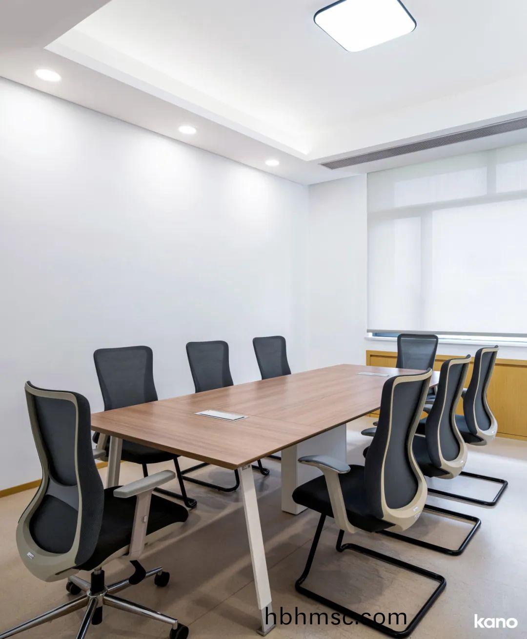 大學老(lao)師會(hui)議(yi)槕(zhuo)