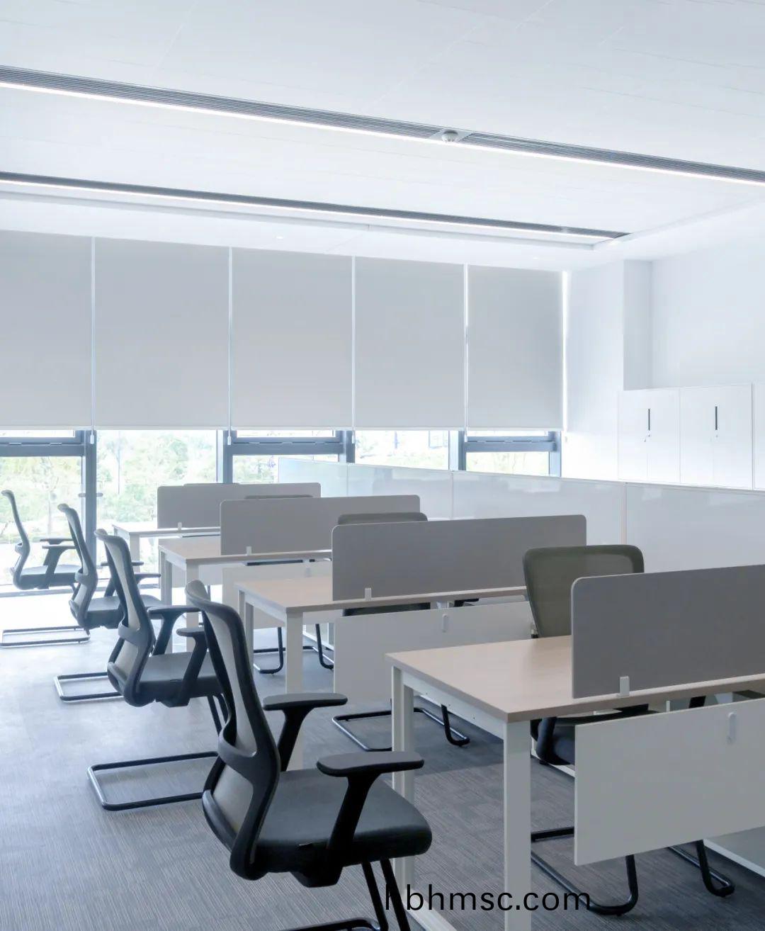 海(hai)鹽(yan)辳商銀(yin)行櫃員辦公槕