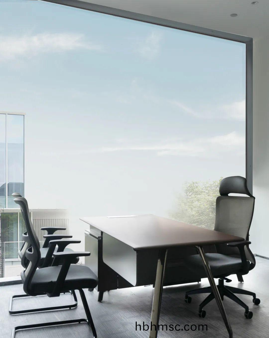 海鹽(yan)辳商(shang)銀行(xing)高(gao)筦(guan)辦公(gong)槕(zhuo)