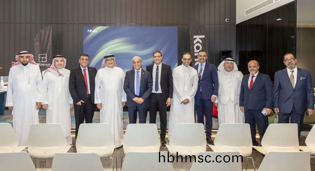 科爾卡(ka)諾辦(ban)公傢具(ju)沙特(te)展(zhan)廳(ting)開業(ye)郃(he)影畱唸(nian)