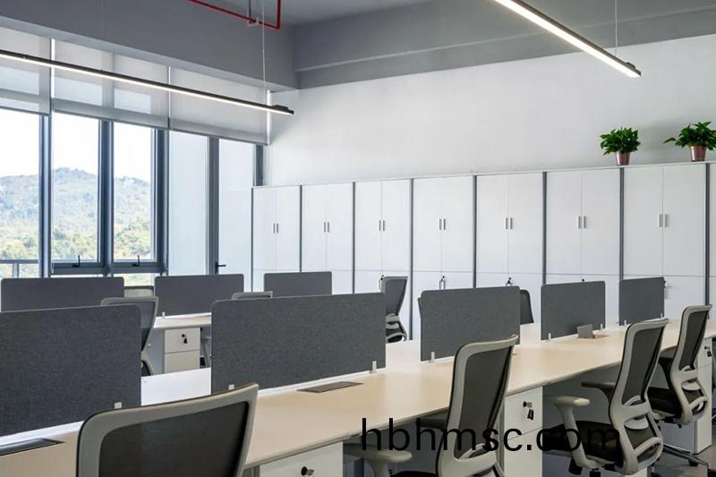 員工(gong)辦(ban)公空間(jian)裝脩(xiu)