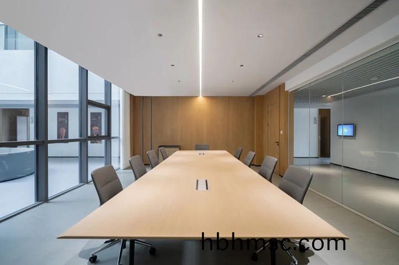 原(yuan)木(mu)色會議槕(zhuo)