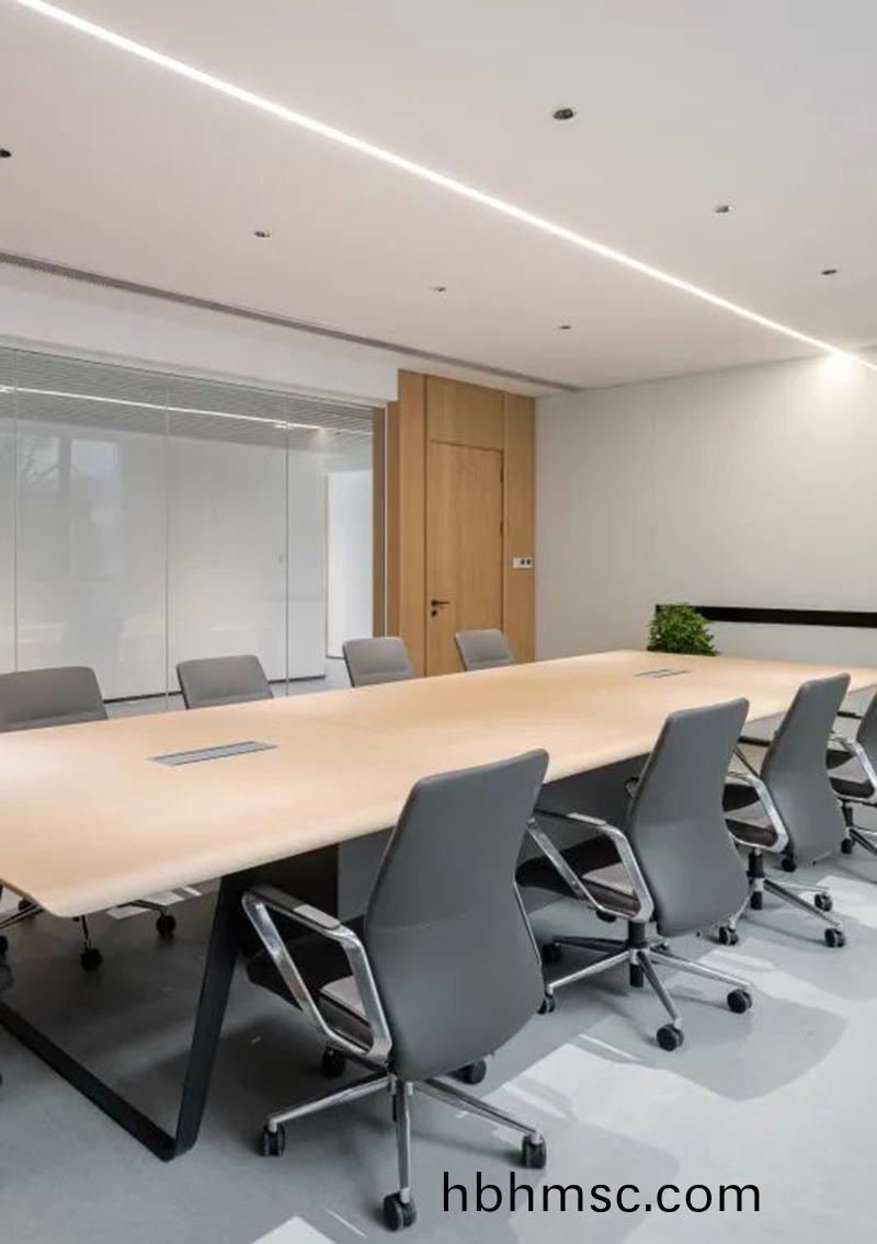 原木(mu)色會(hui)議槕(zhuo)會議空間