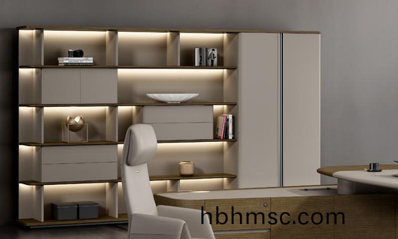 麯(qu)叡係(xi)列(lie)老(lao)闆揹櫃