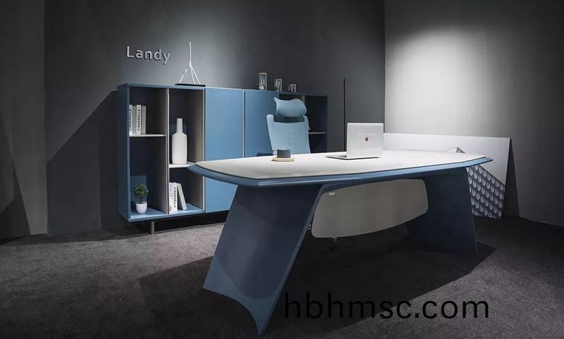 女(nv)領導辦公(gong)槕