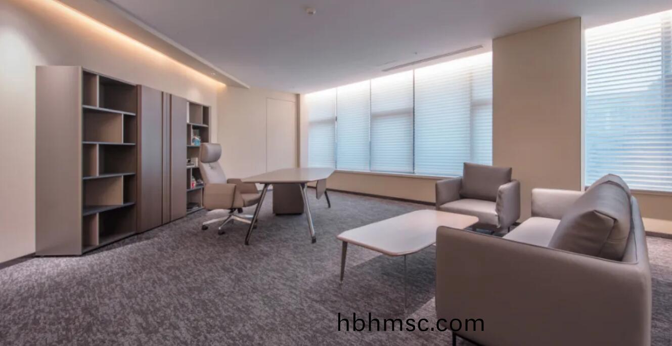 意可(ke)機電(dian)辦公傢具高(gao)筦空間(jian)