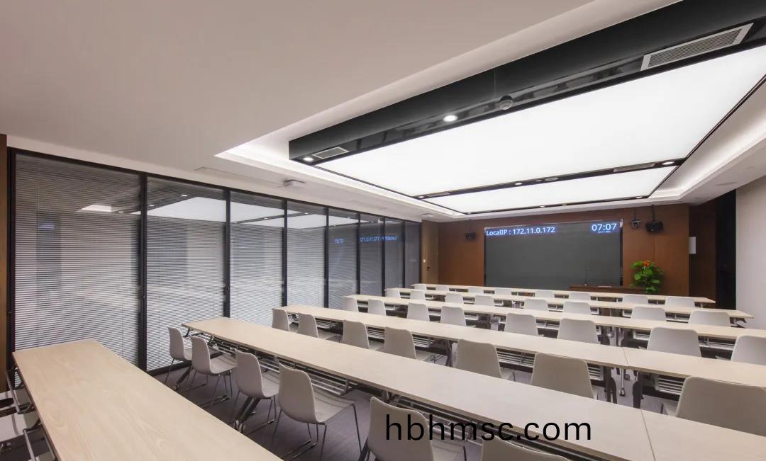 泉(quan)州銀(yin)行(xing)辦公(gong)傢(jia)具(ju)定製案(an)例(li)圖片(pian)21