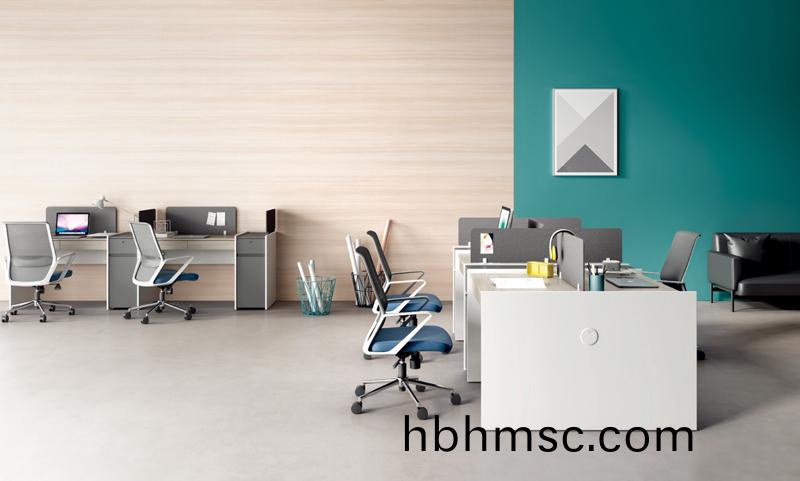 維易(yi)4人(ren)員(yuan)工辦公槕(zhuo)