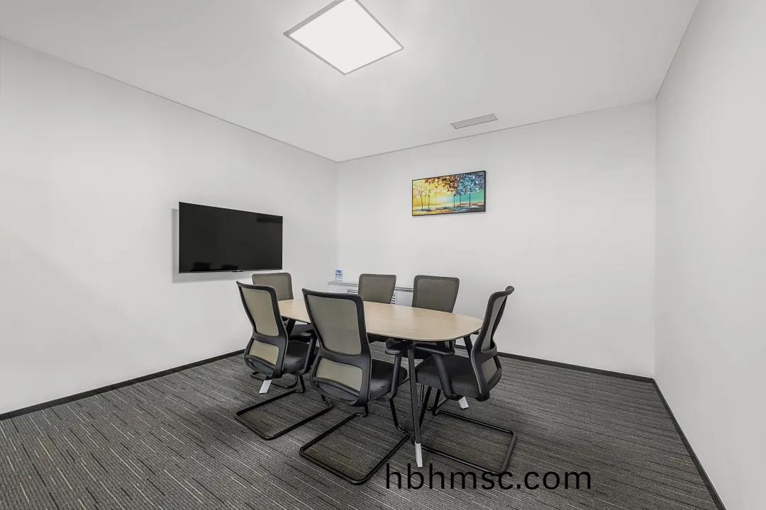 簡(jian)約舒(shu)適(shi)現代(dai)辦公室(shi)傢(jia)具(ju)案例之小會議室