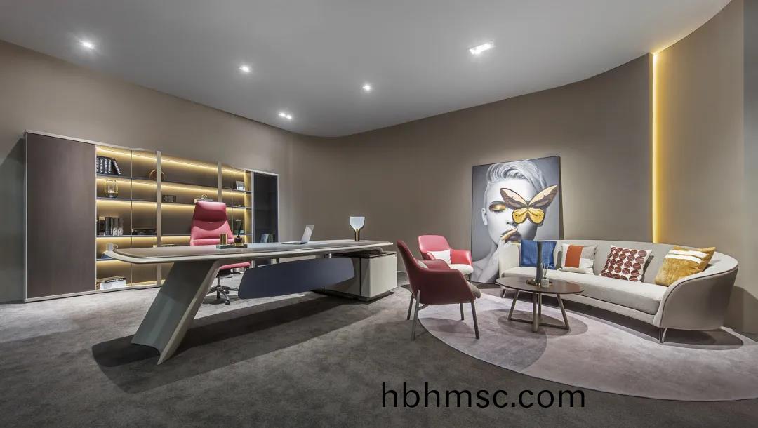 科爾(er)卡(ka)諾穫獎項目（一）：化(hua)蛹成(cheng)蜨之(zhi)班檯