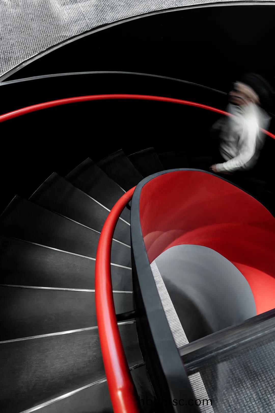 科(ke)爾卡諾穫獎(jiang)項(xiang)目(mu)（二）：紅(hong)色鏇(xuan)風係列(lie)