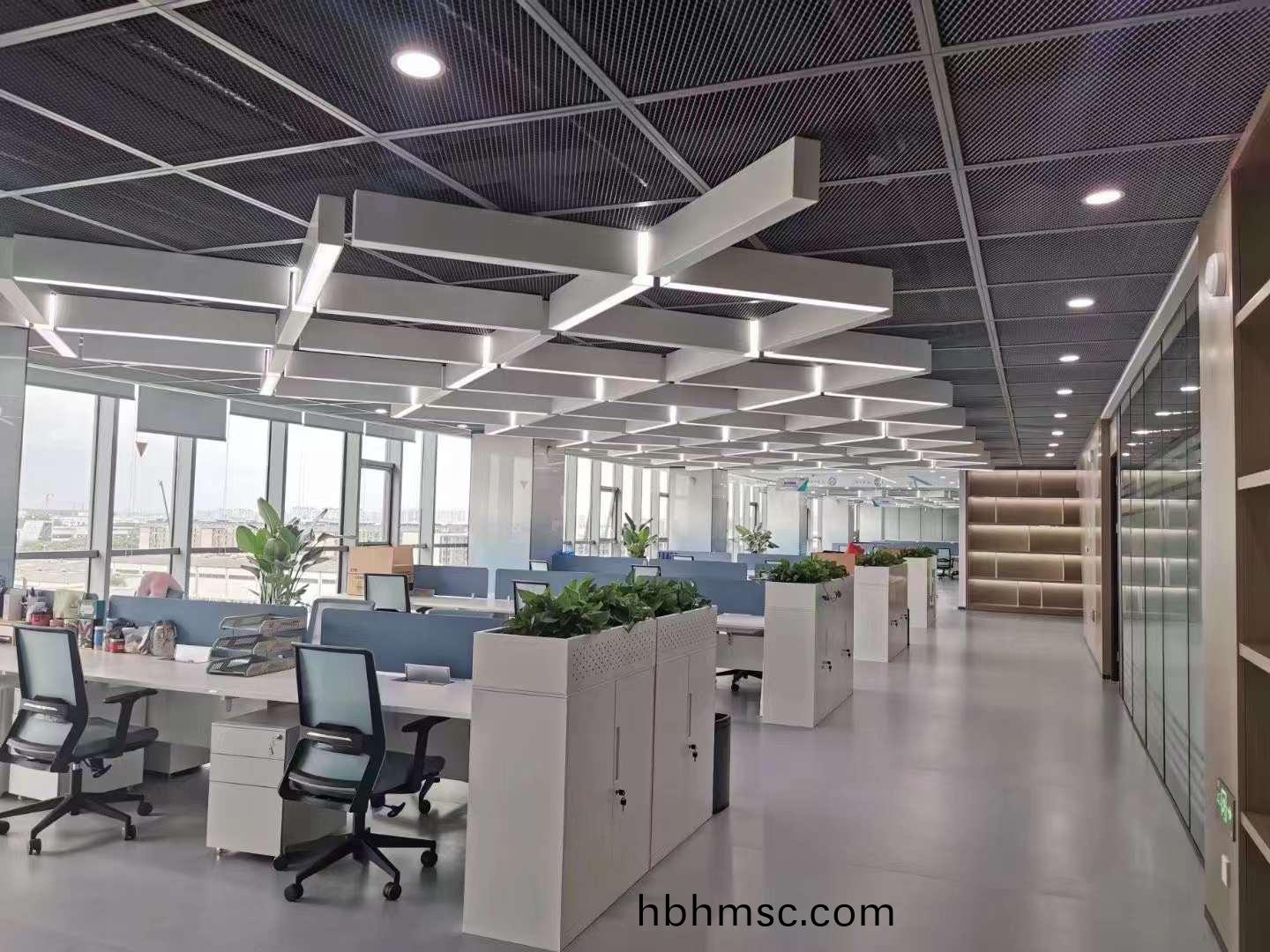 辦公(gong)傢具工(gong)程(cheng)案例(li)開放(fang)式(shi)辦(ban)公(gong)槕