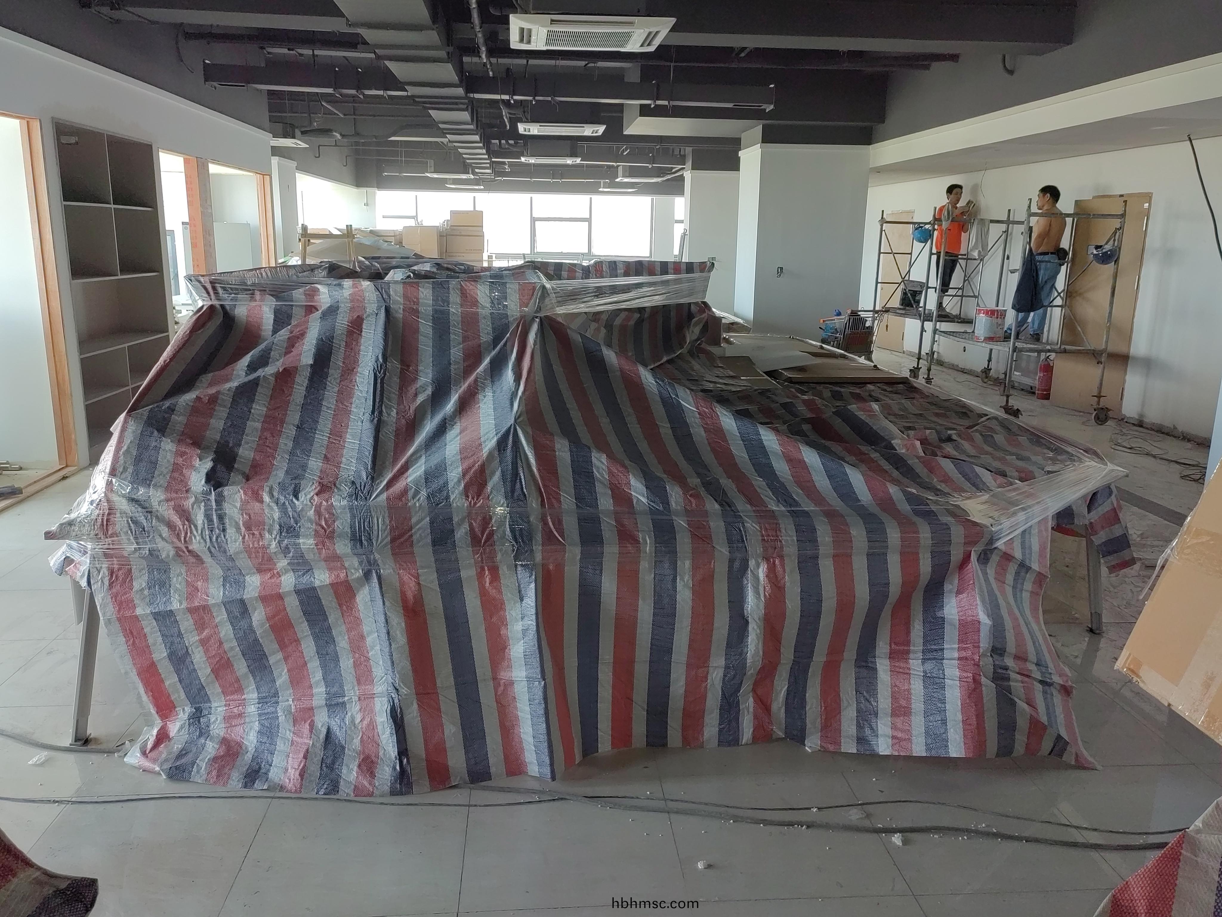 物(wu)流(liu)公(gong)司辦(ban)公傢具安裝現(xian)場(chang)