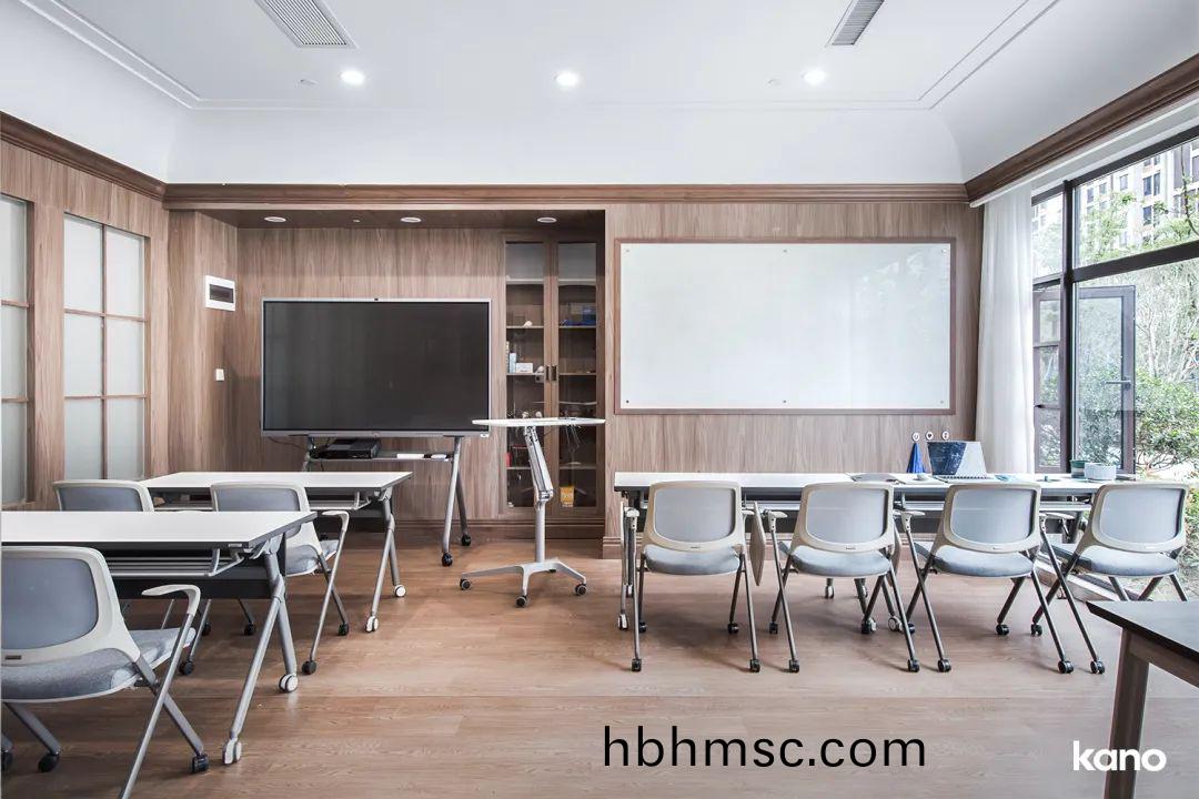 大(da)學培訓(xun)室(shi)傢(jia)具(ju)配(pei)套(tao)方(fang)案