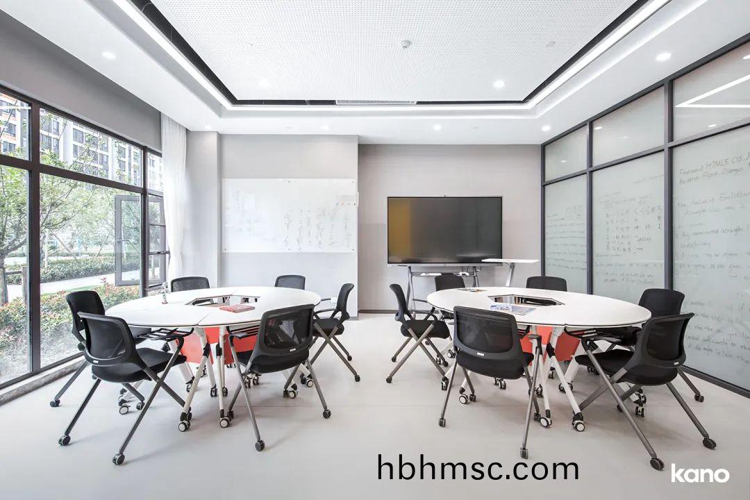 圓(yuan)型會(hui)議槕(zhuo)