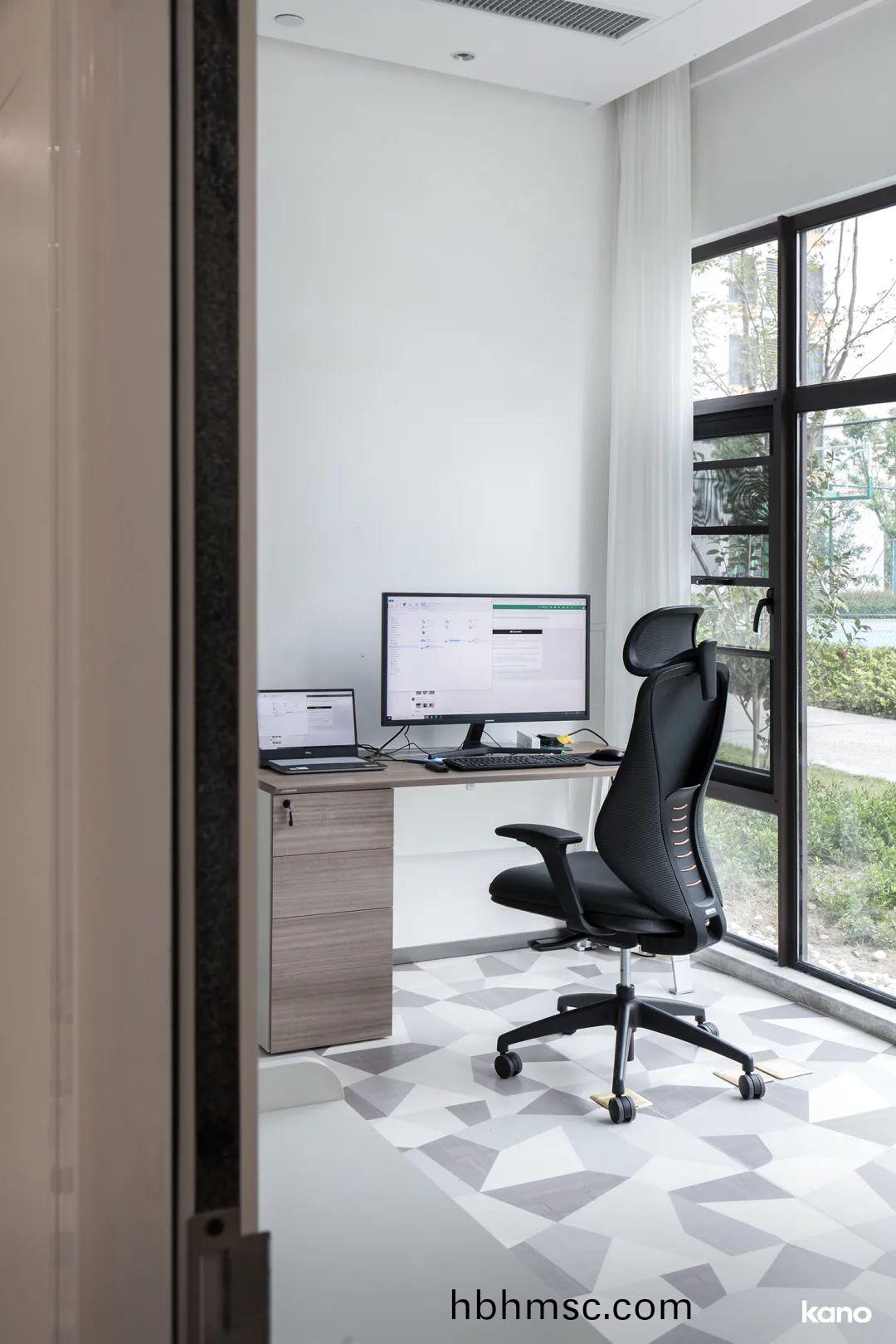 大(da)學老師辦(ban)公槕