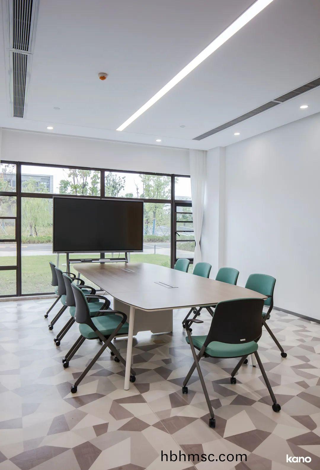 大(da)學多(duo)媒體(ti)會議槕