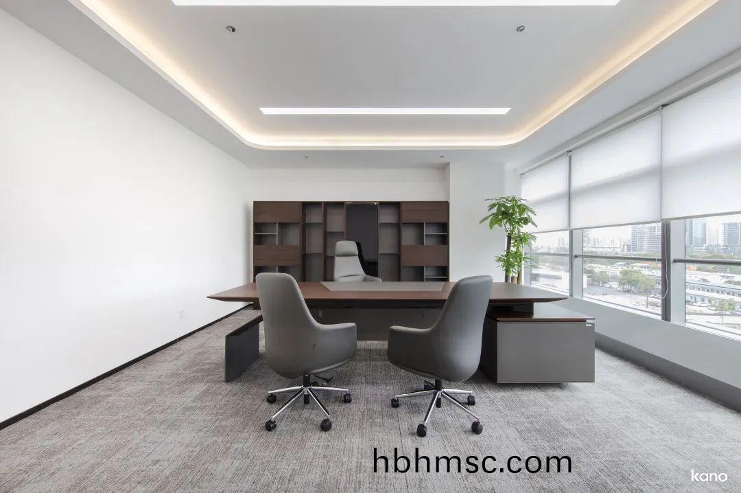 禾(he)邁(mai)股份辦公(gong)傢(jia)具工程(cheng)案例之(zhi)總(zong)裁(cai)空間(jian)