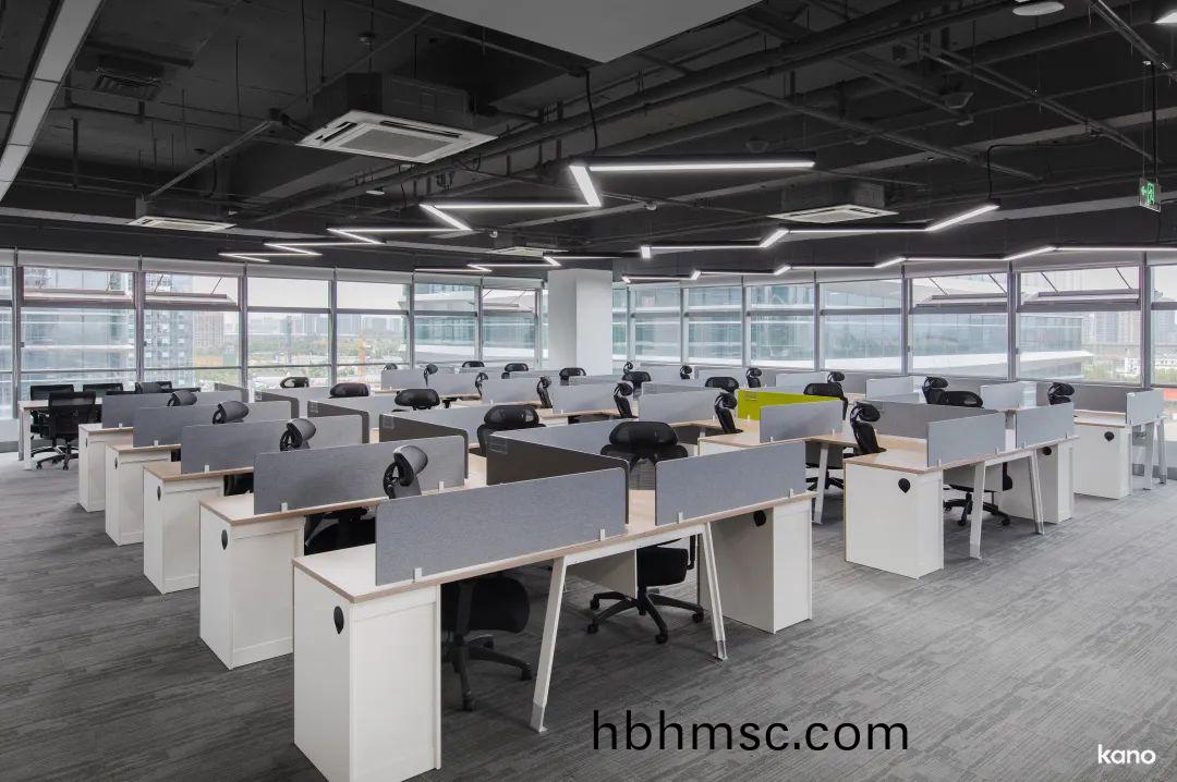 禾邁(mai)股(gu)份辦公(gong)傢具工(gong)程(cheng)案例(li)之(zhi)員工(gong)工(gong)位搭配(pei)