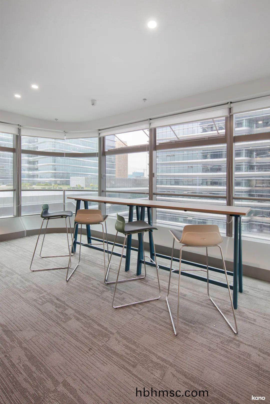 禾邁股(gu)份辦公(gong)傢(jia)具(ju)工(gong)程(cheng)案例之茶水間