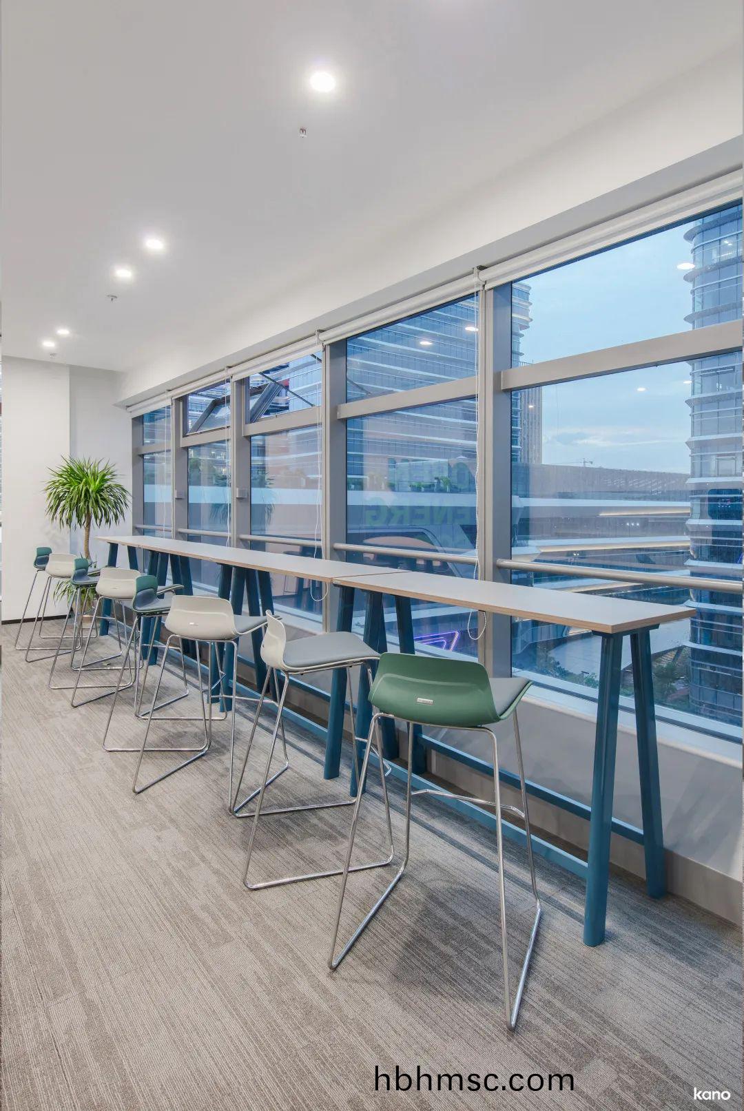 禾邁股份(fen)辦公(gong)傢(jia)具(ju)工程(cheng)案例(li)之茶水(shui)檯(tai)茶(cha)吧(ba)