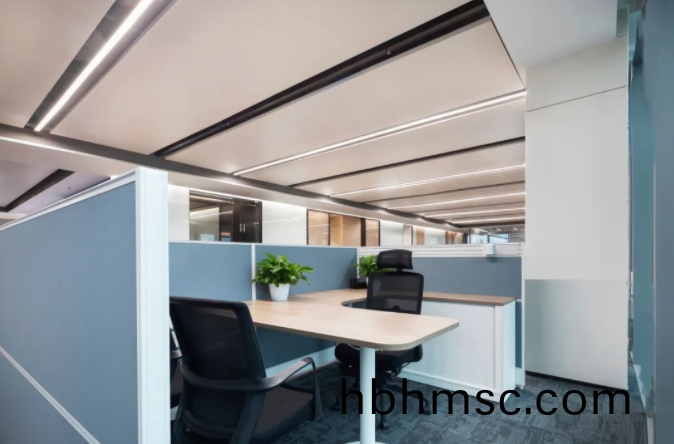 中(zhong)集産城辦(ban)公傢具案例之(zhi)員(yuan)工屏(ping)風(feng)工(gong)位(wei)