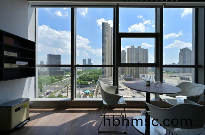 南京辦公(gong)傢(jia)具(ju)工程(cheng)案例之洽談(tan)區(qu)