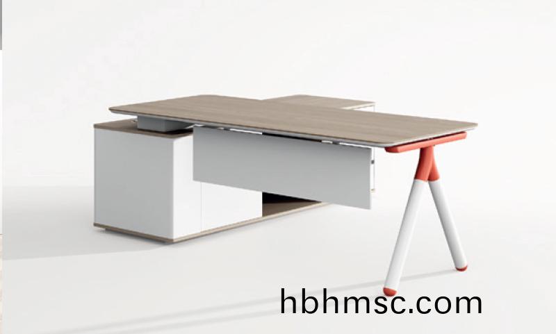 麥(mai)奇(qi)係(xi)列(lie)時尚(shang)主(zhu)筦(guan)槕(zhuo)