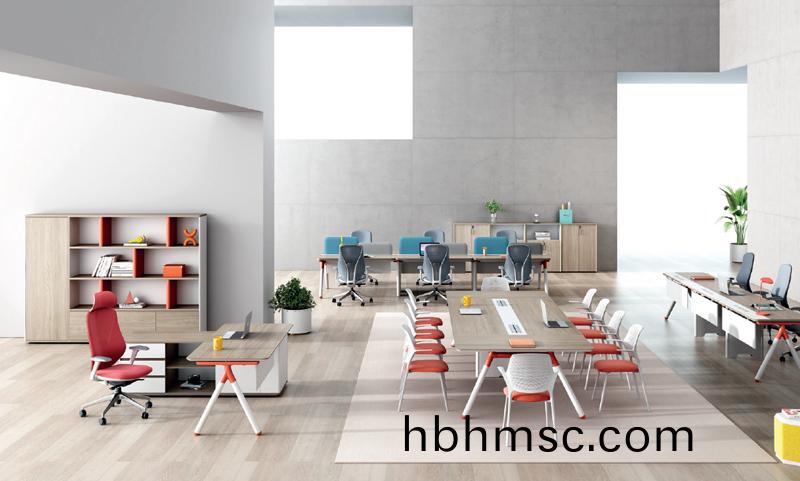 搭配主筦槕的(de)衕色(se)係(xi)揹(bei)櫃(gui)