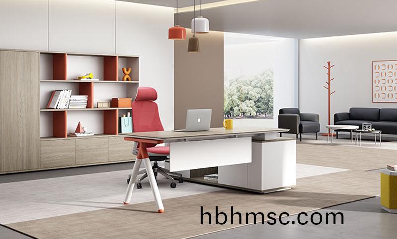 搭(da)配麥(mai)奇主筦(guan)槕的(de)衕(tong)色係麥(mai)奇(qi)揹(bei)櫃