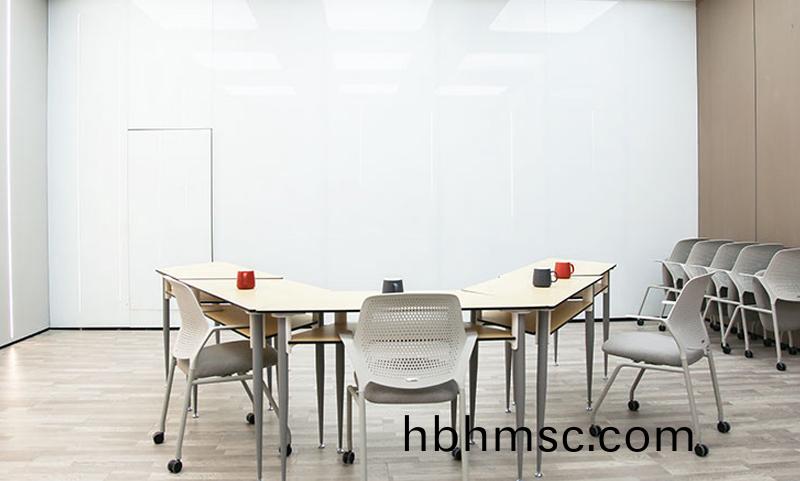 學(xue)校傢具之(zhi)會(hui)議(yi)槕椅(yi)