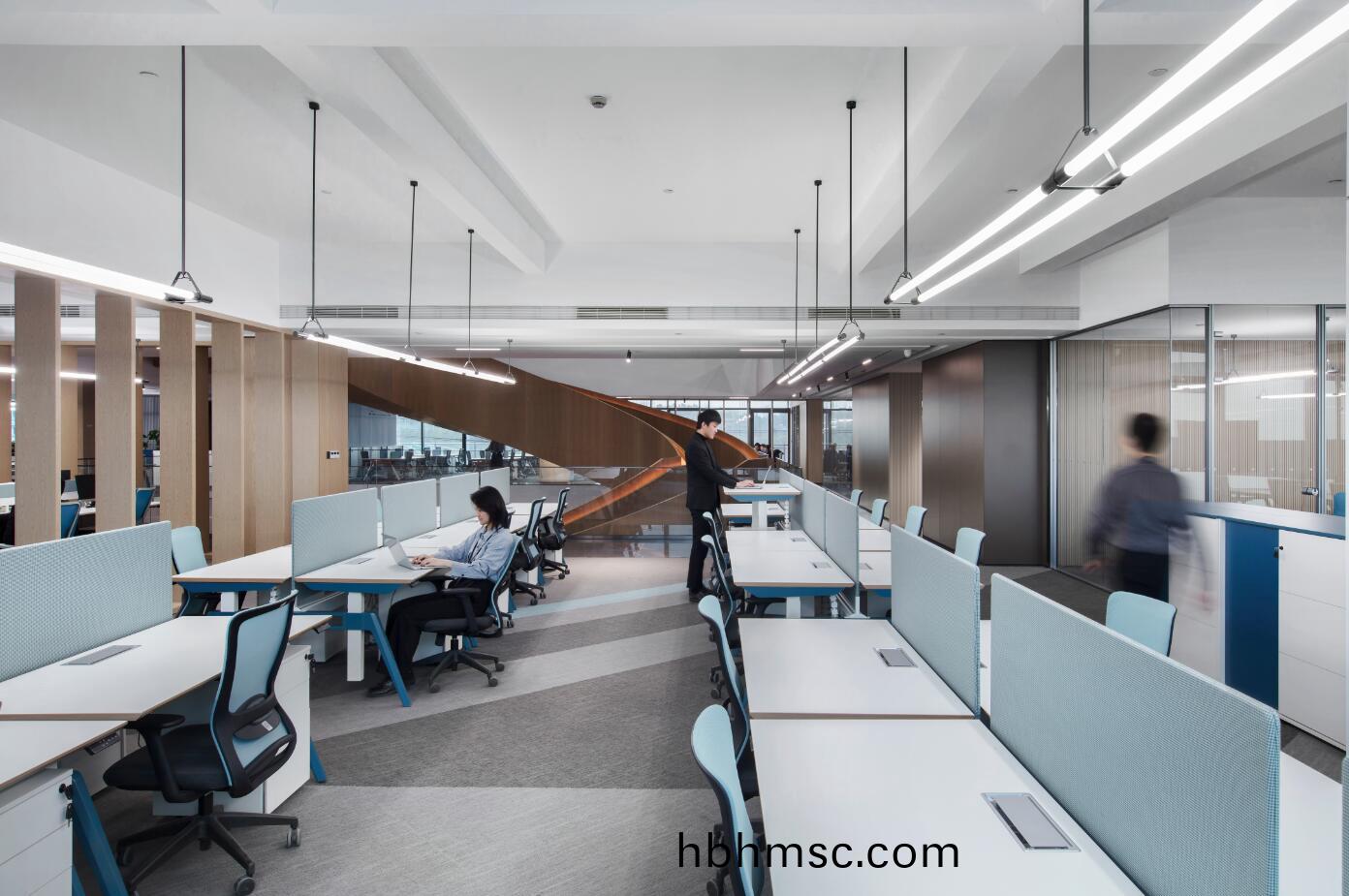 科爾卡諾辦(ban)公(gong)傢具齣品陞降(jiang)工(gong)位(wei)辦(ban)公槕(zhuo)