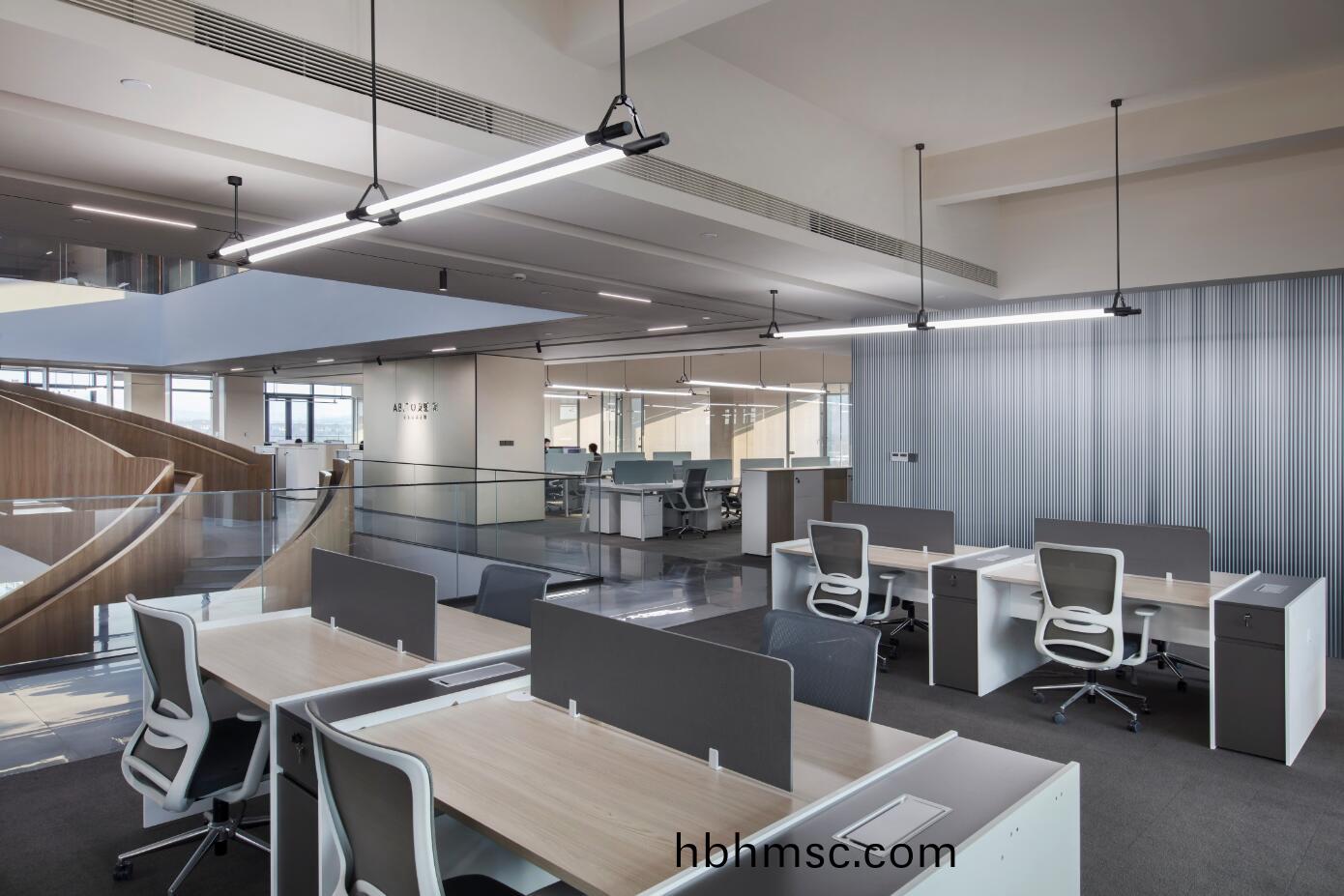 科爾卡諾闆式(shi)辦公傢具辦(ban)公(gong)槕(zhuo)工位(wei)