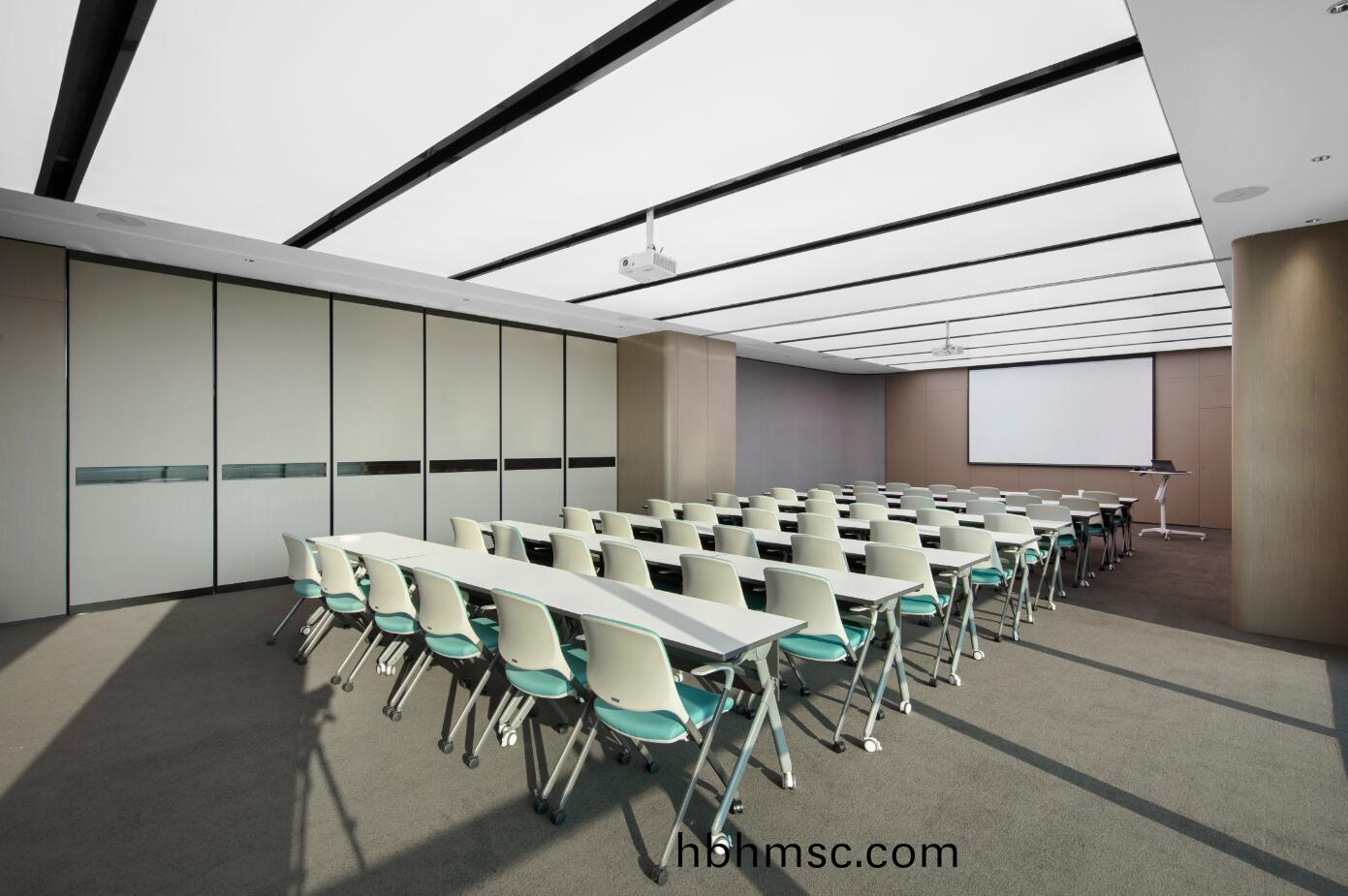 中型培(pei)訓室(shi)槕(zhuo)椅(yi)配套—培訓條(tiao)槕(zhuo)培(pei)訓(xun)椅(yi)組(zu)郃(he)