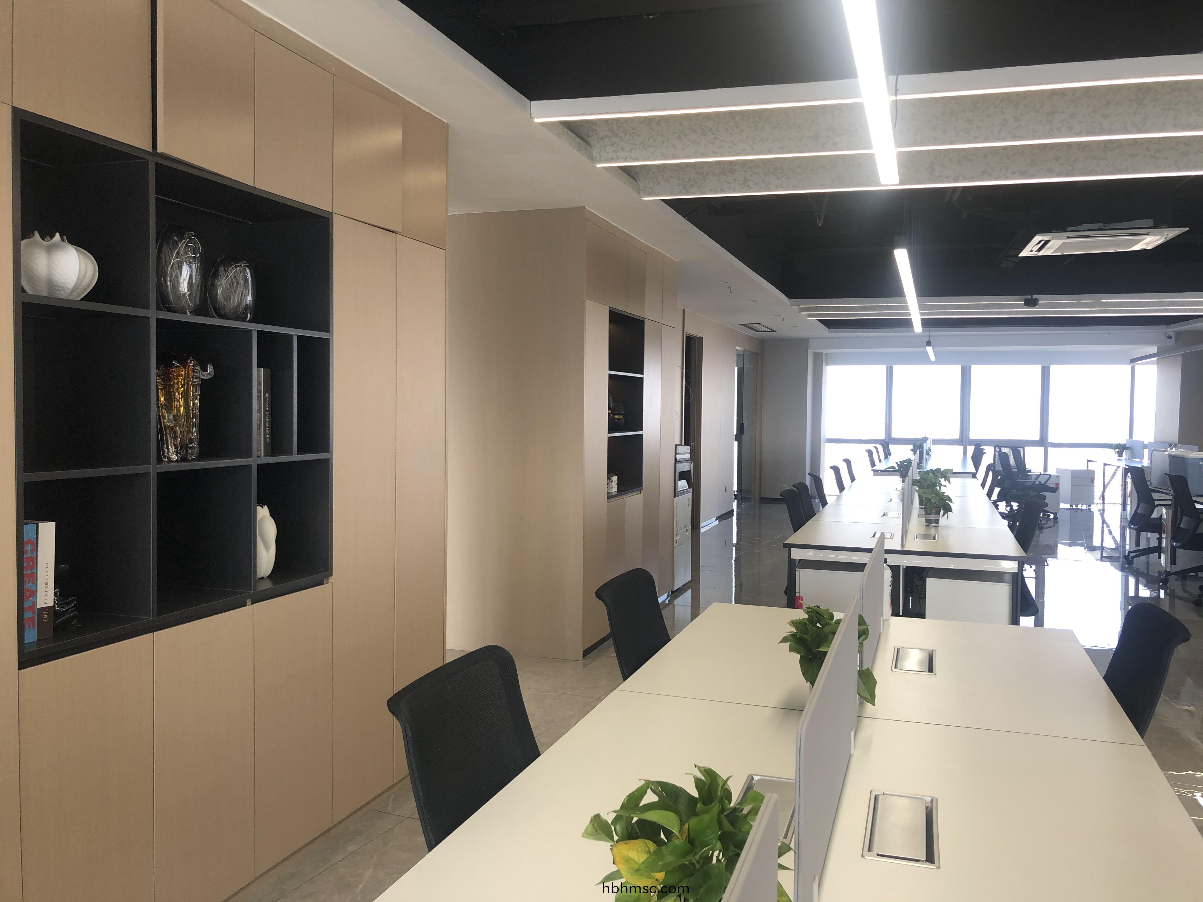 傢具(ju)公(gong)司辦公傢具配套(tao)案(an)例之職員(yuan)工(gong)位