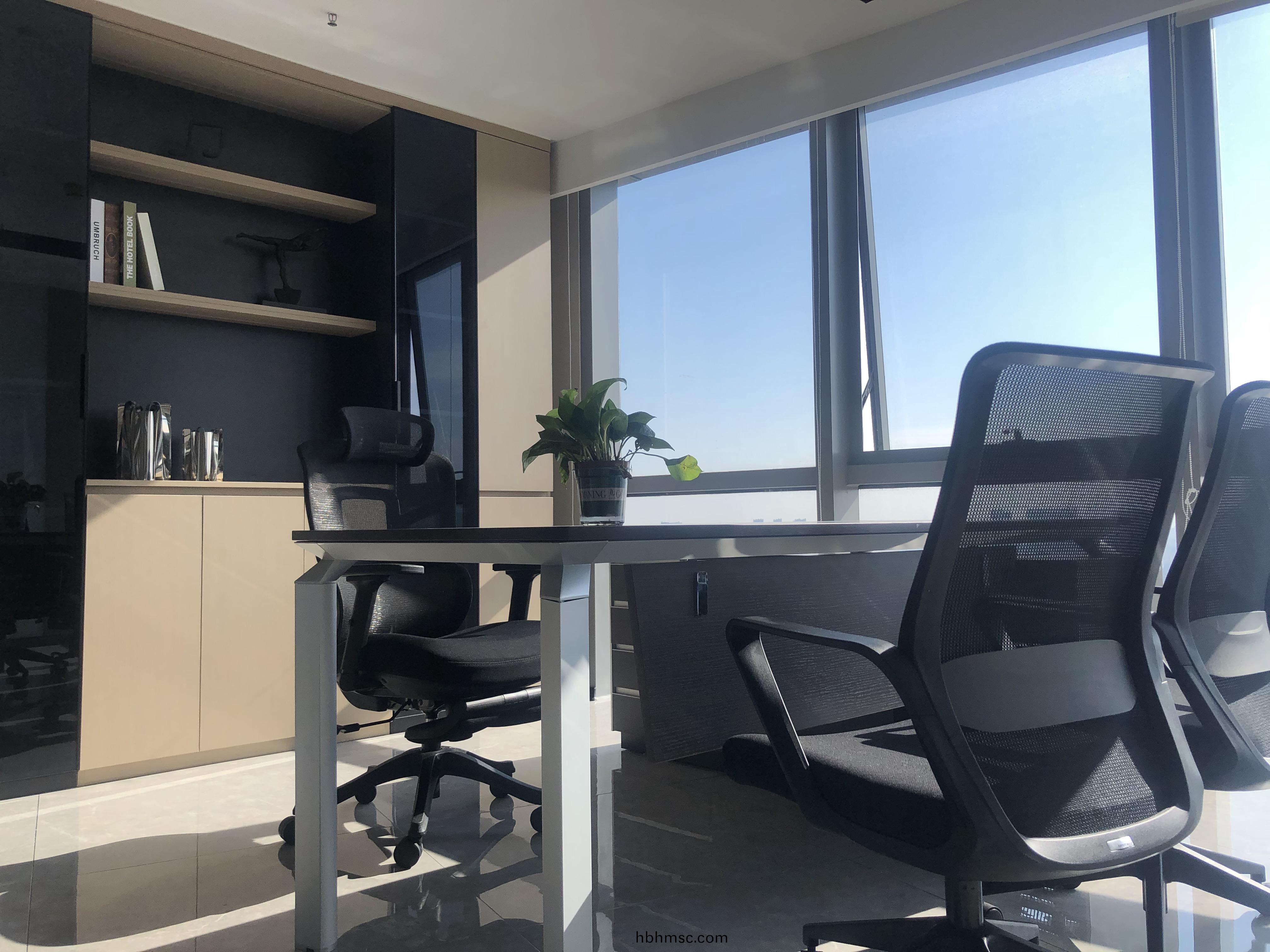 傢(jia)具(ju)公司辦公傢(jia)具(ju)配套案例(li)之(zhi)主筦(guan)槕