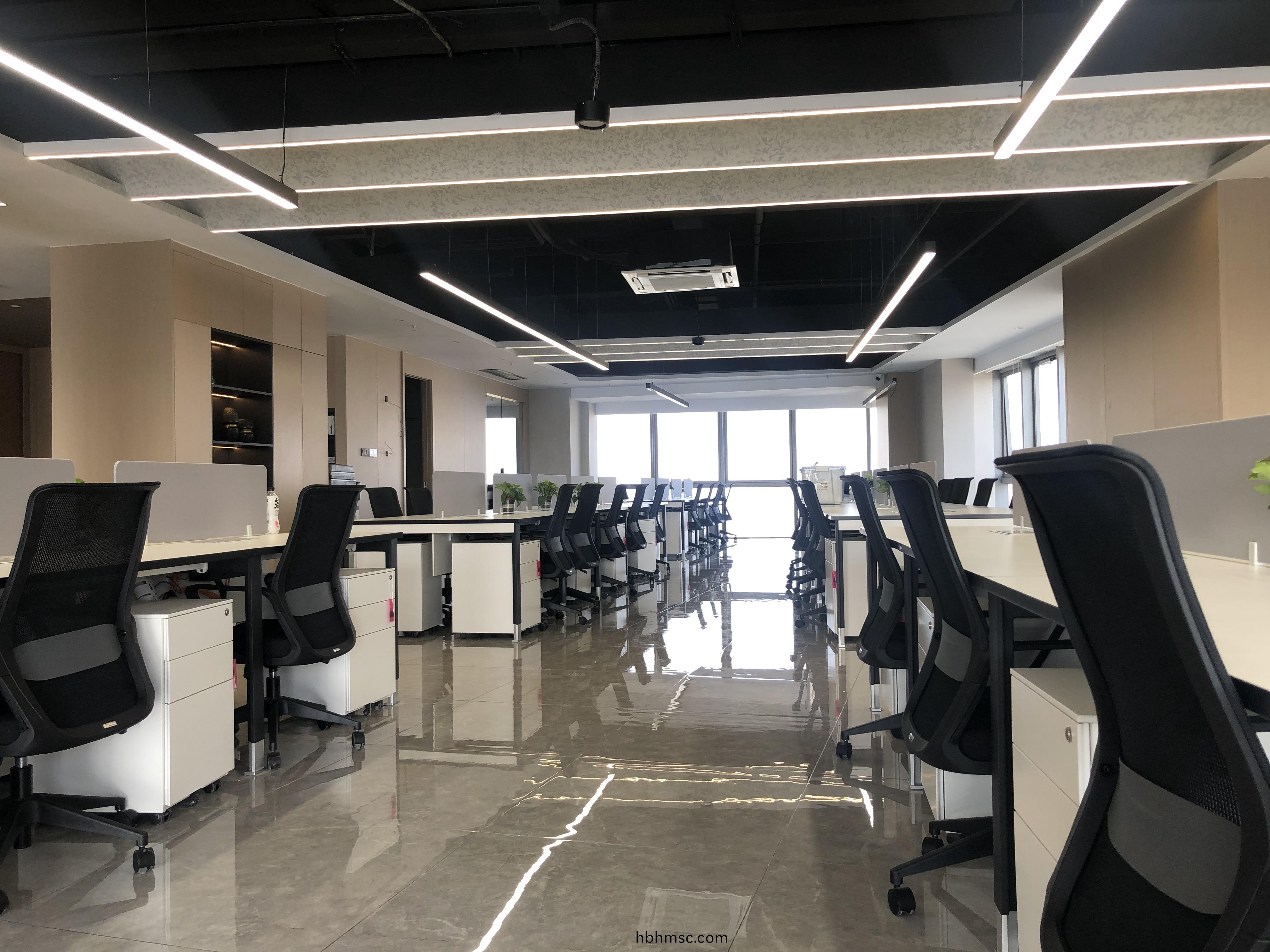 傢(jia)具(ju)公(gong)司(si)辦(ban)公(gong)傢(jia)具配套案(an)例之(zhi)大辦公室