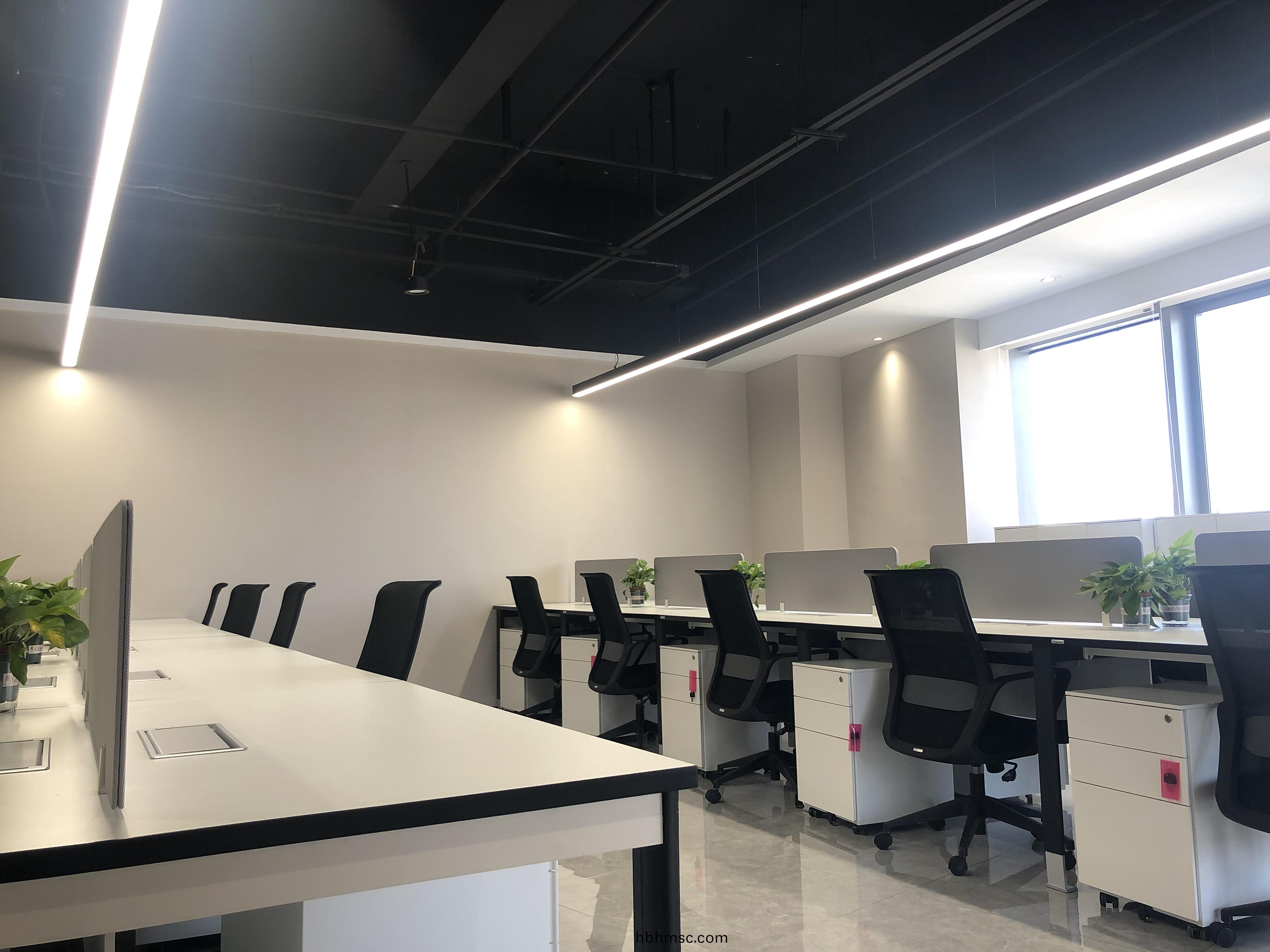 傢(jia)具公(gong)司辦公(gong)傢具配(pei)套案例(li)之闆式職(zhi)員槕(zhuo)