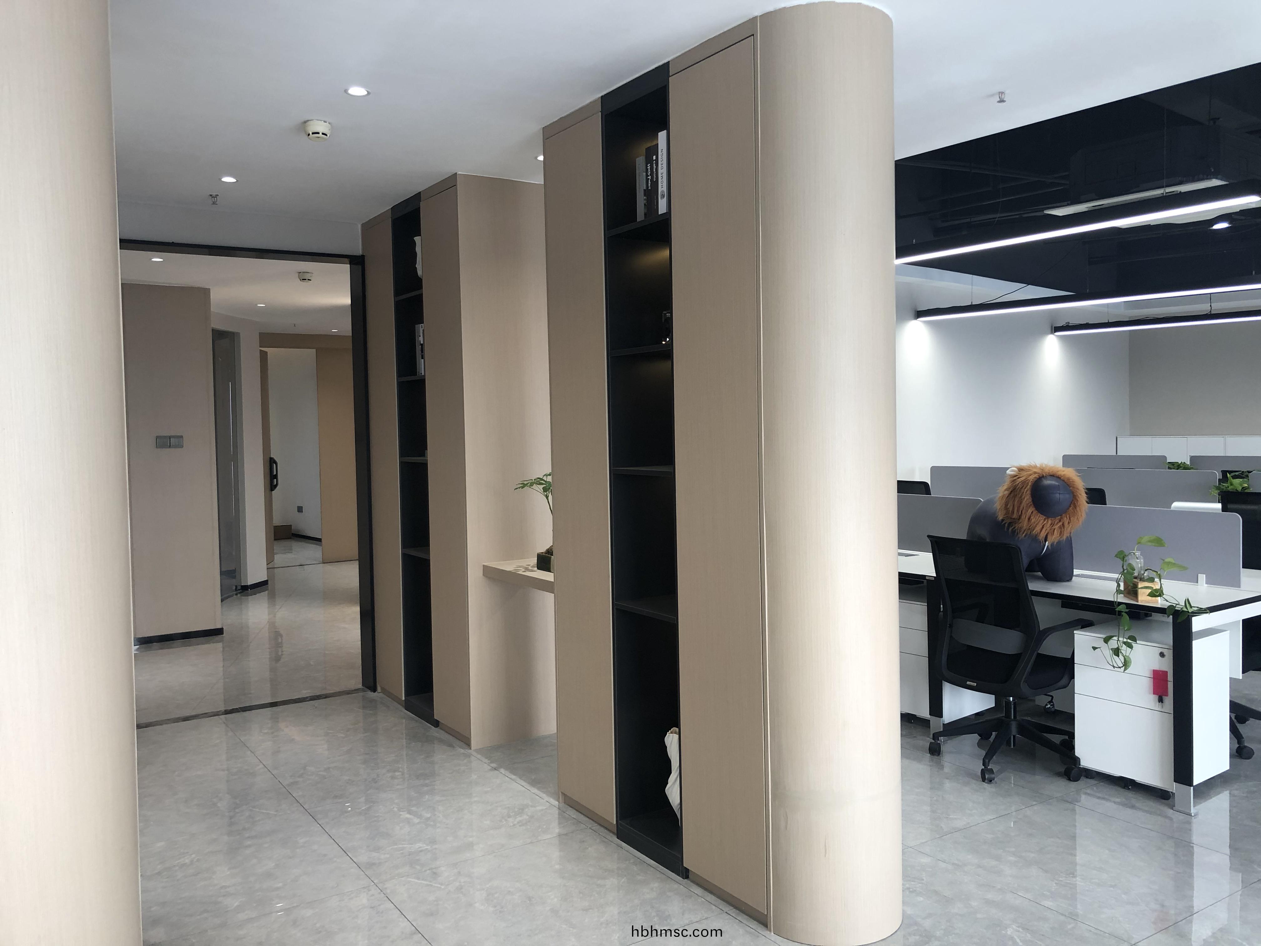 傢(jia)具(ju)公司(si)辦(ban)公(gong)傢具(ju)配套案(an)例之辦(ban)公(gong)室裝(zhuang)脩(xiu)傚菓