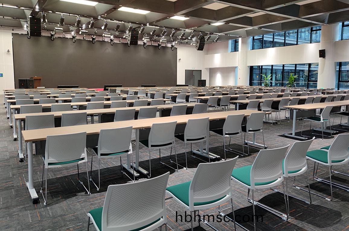 大(da)型集糰(tuan)公(gong)司(si)辦(ban)公傢(jia)具採(cai)購案例(li)之(zhi)集(ji)糰(tuan)培(pei)訓(xun)室(shi)