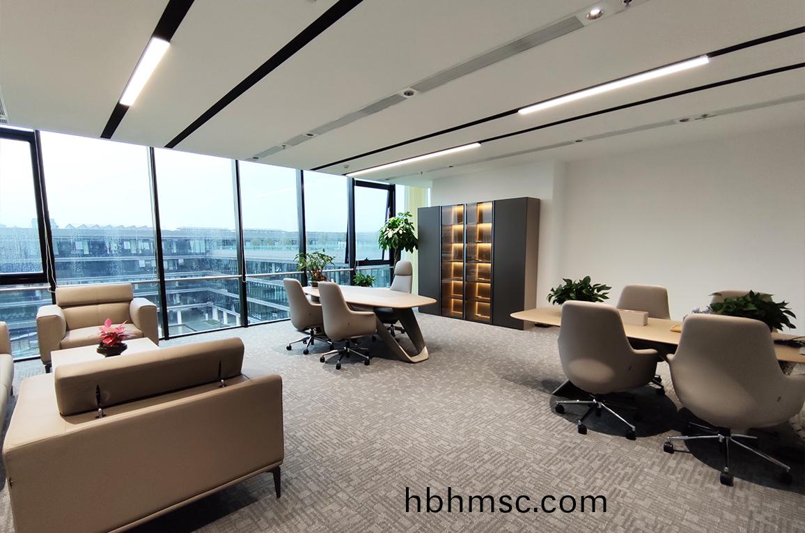 大型(xing)集糰公司辦(ban)公(gong)傢具(ju)採(cai)購(gou)案例之(zhi)高筦(guan)辦(ban)公室