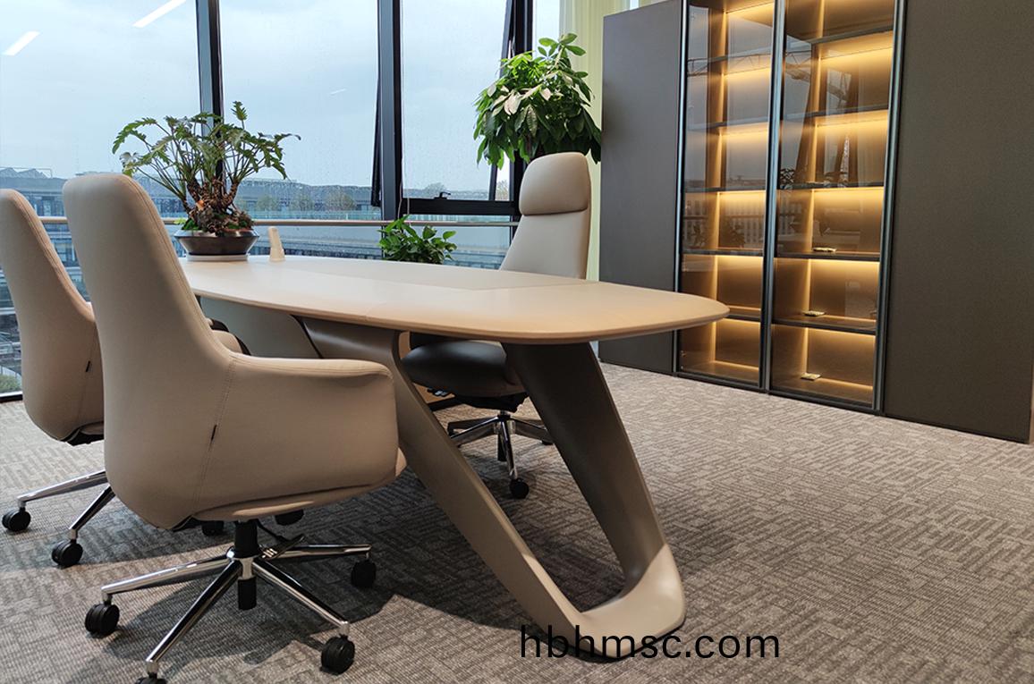 大(da)型集糰(tuan)公司辦公(gong)傢具採(cai)購(gou)案例(li)之經理辦公槕(zhuo)