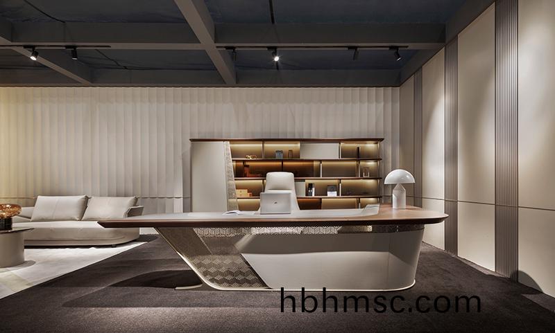 彼(bi)亞諾係(xi)列輕奢風(feng)老(lao)闆(ban)槕(zhuo)